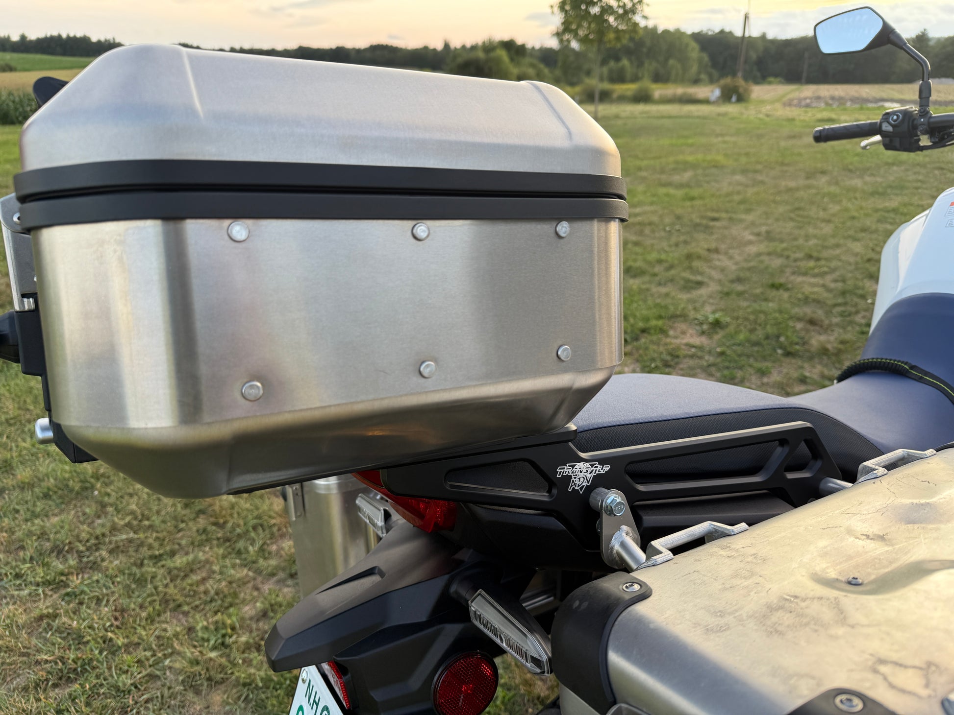 Side view of TransAlp Rack Gen 2 - Givi Monokey 